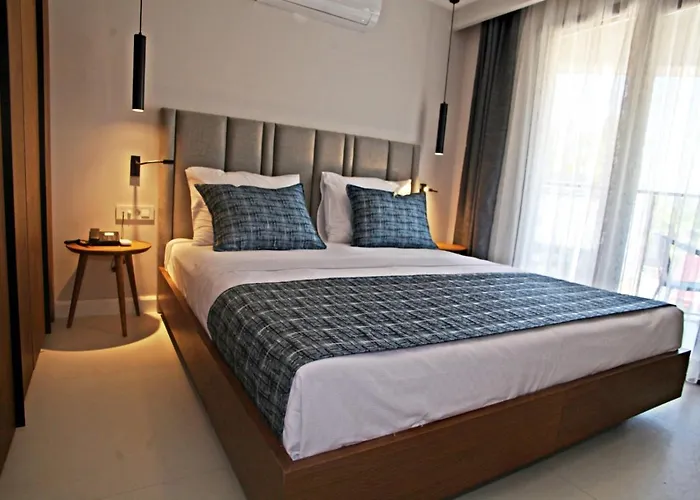 Апарт-отель Queen Residences & 4*