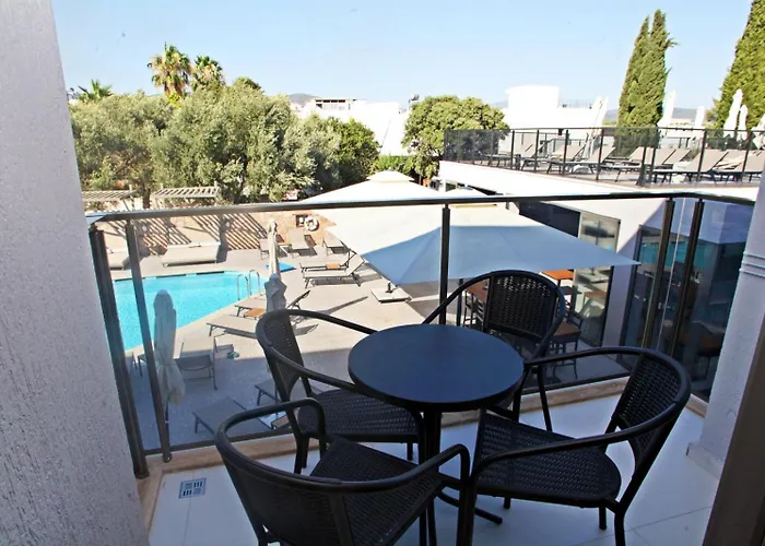 Queen Residences & 4*