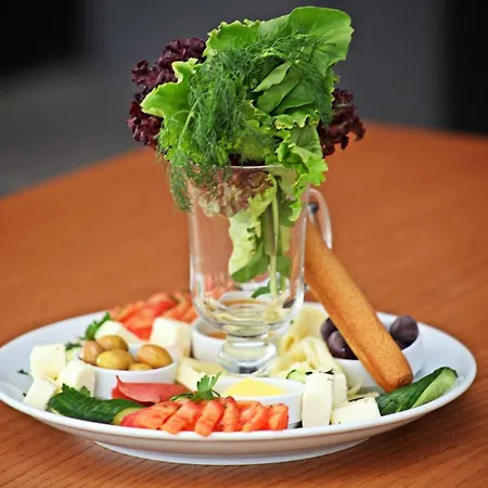 Queen Residences & 4*