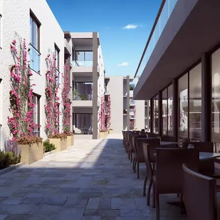 Queen Residences & 4*