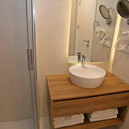 Aparthotel Queen Residences & 2*