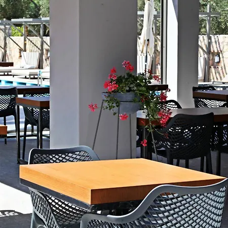 Aparthotel Queen Residences &