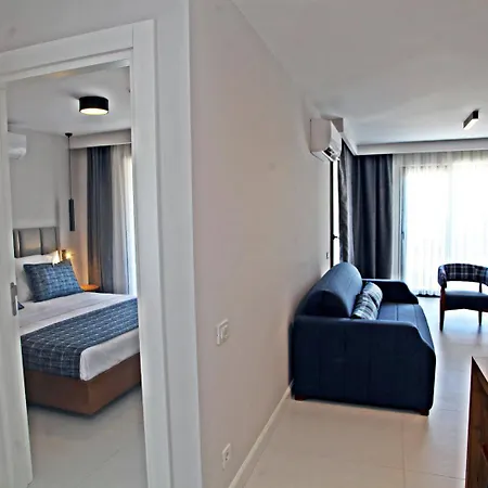 Aparthotel Queen Residences & 2*