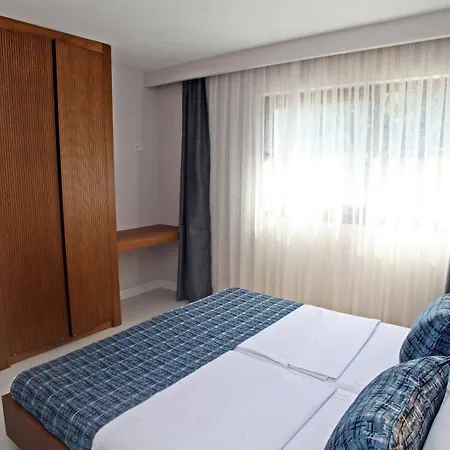 Queen Residences &
