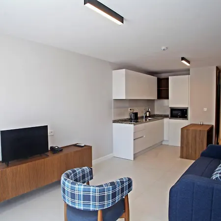Queen Residences & מלון דירות 2*