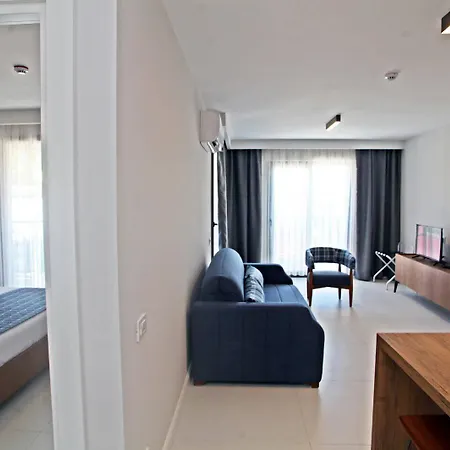 Aparthotel Queen Residences & 2*