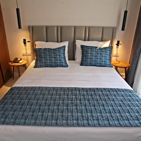 Queen Residences &