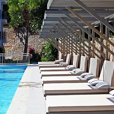 Queen Residences &