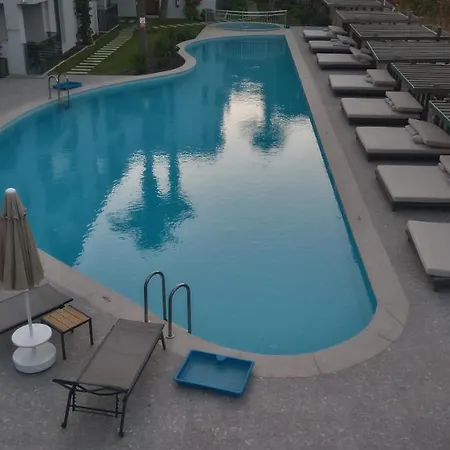 Queen Residences & Aparthotel 2*