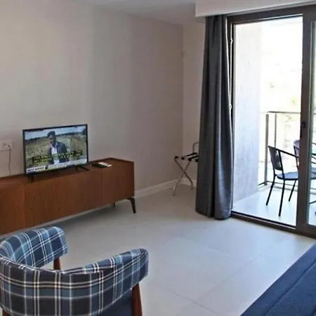 Aparthotel Queen Residences &
