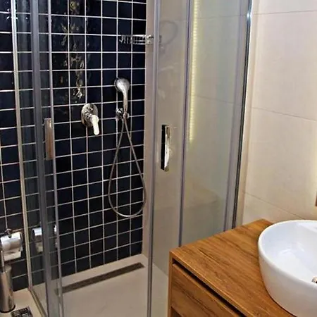 Queen Residences & 2*
