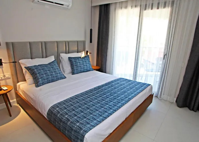Queen Residences & 4*