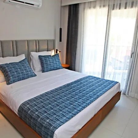 Queen Residences & 4*