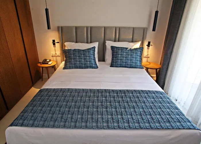 Queen Residences &