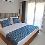 Queen Residences & 4*