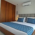 Aparthotel Queen Residences & 4*