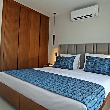 Ξενοδοχείο με διαμερίσματα Queen Residences & 4*